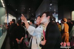 沈阳博物馆用多件展品讲述辽宁与《红楼